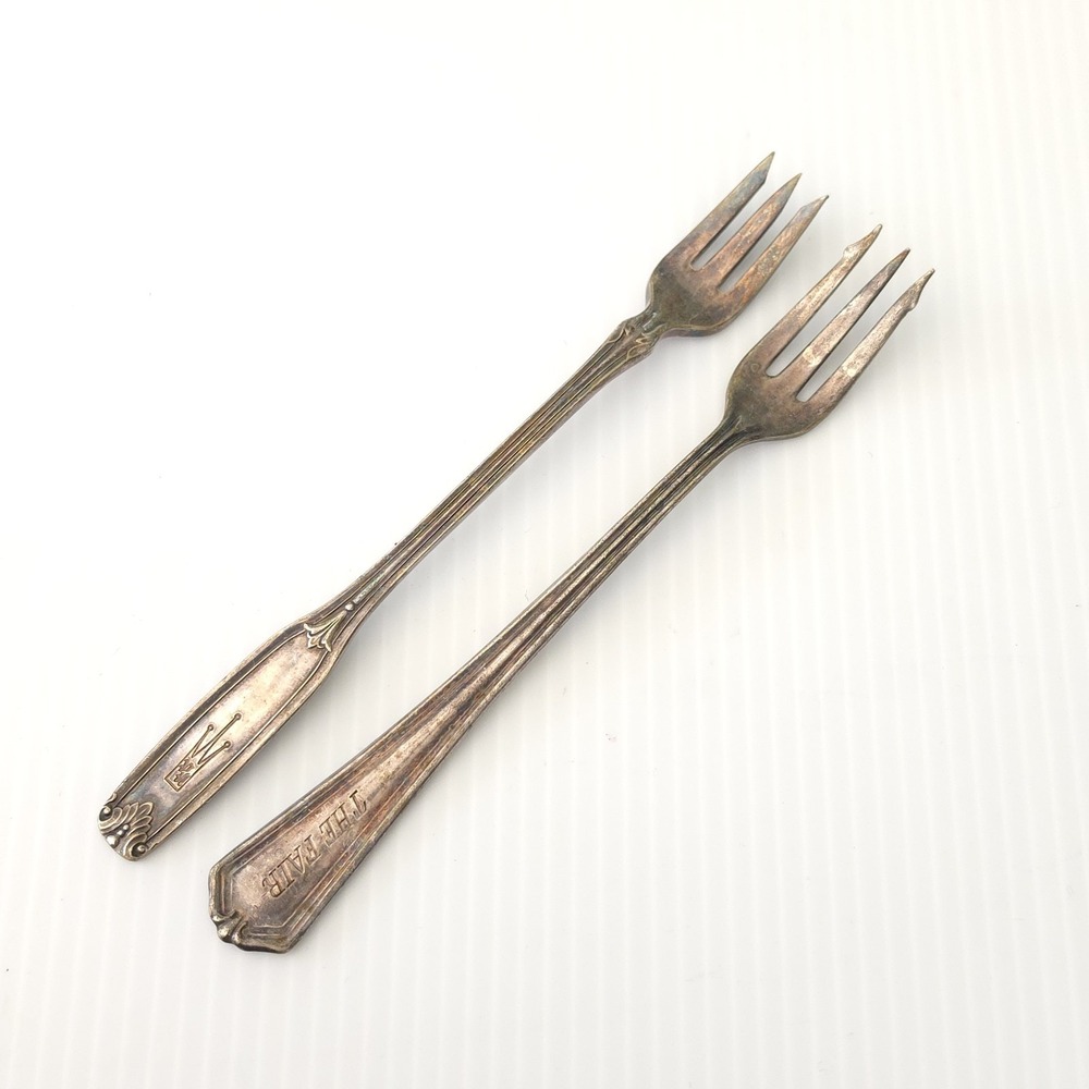 VTG 2 Pickle Cocktail Seafood Forks Silver Plate Victorian Oneida Intl Silver 6"